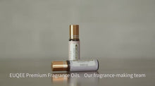 Load and play video in Gallery viewer, Women’s Roller Perfume Oil Gift Set - Transform Your Space with Luxurious Aromas
